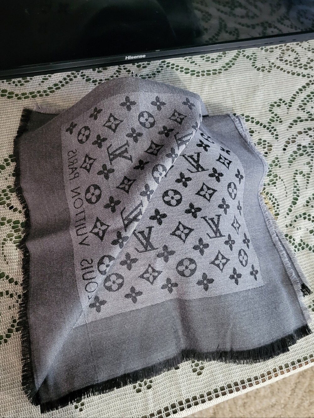 Louis Vuitton Monogram Shawl Scarf in Black and Gray - Picture 3 of 9